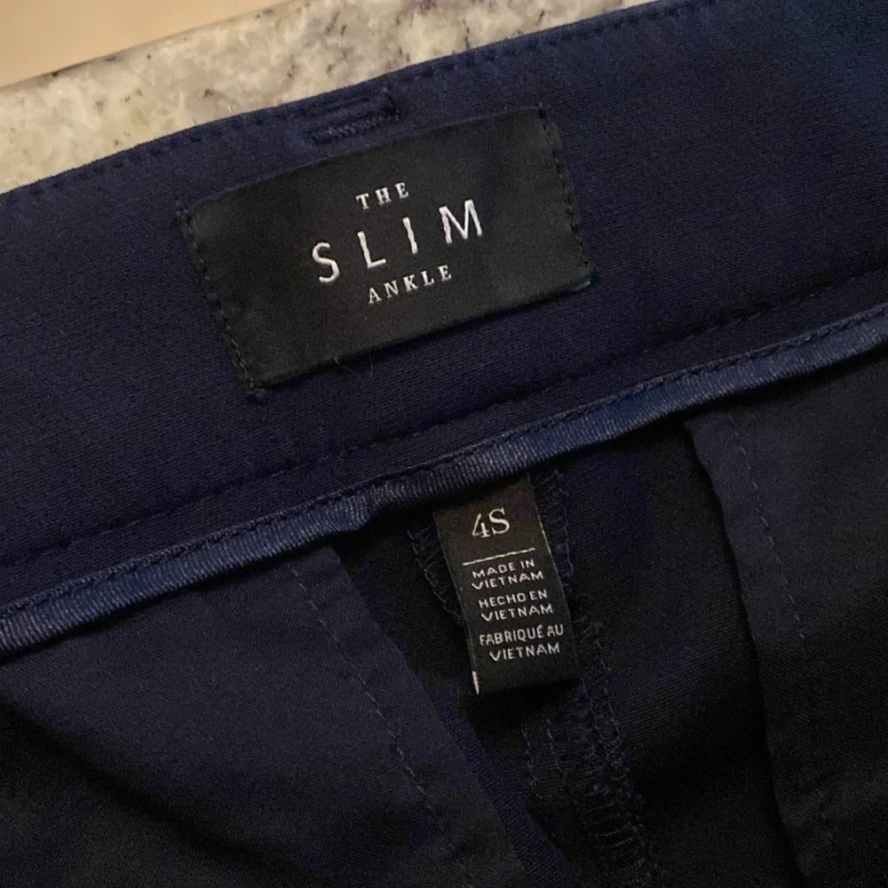 White House Black Market Navy Blue The Slim Ankle Pants 4S 4 Short